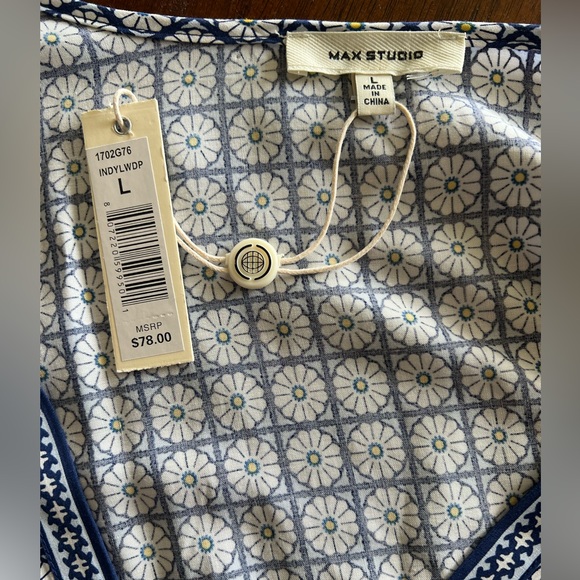 Women’s Max Studio Top/Blouse Size Large V Neck , Blue - Picture 4 of 4